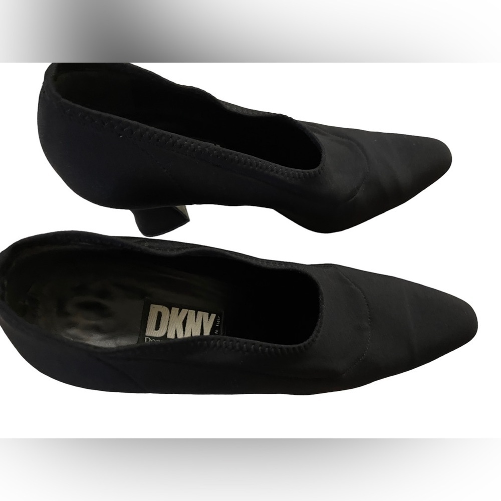 DKNY Vero Cuoio 9 1/2 B women’s black stretchy fabric Italian pumps